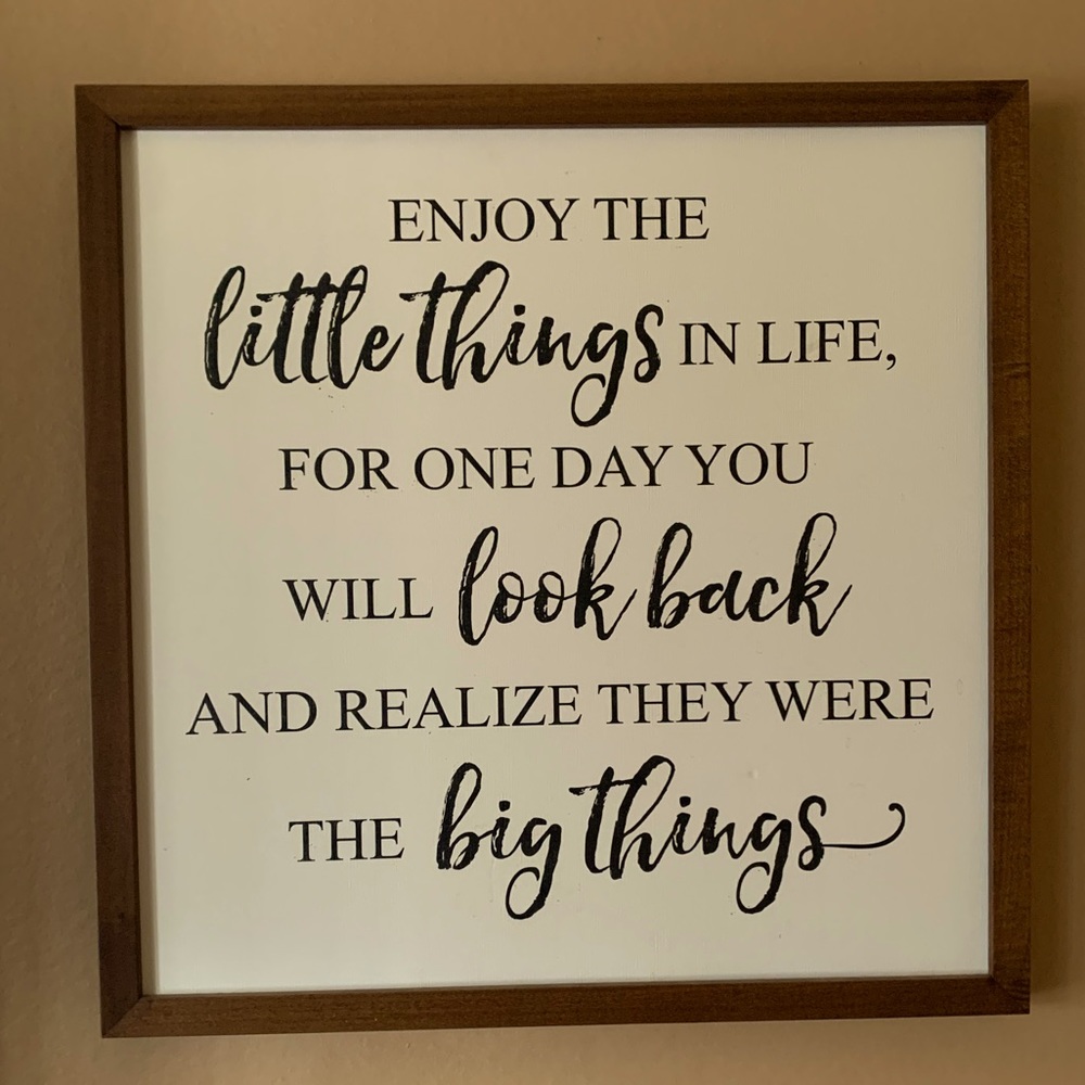 2’x2’ wall art quote in EUC